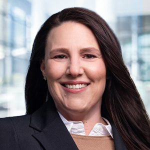 Robyn Santee headshot
