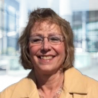Sharla Voss headshot